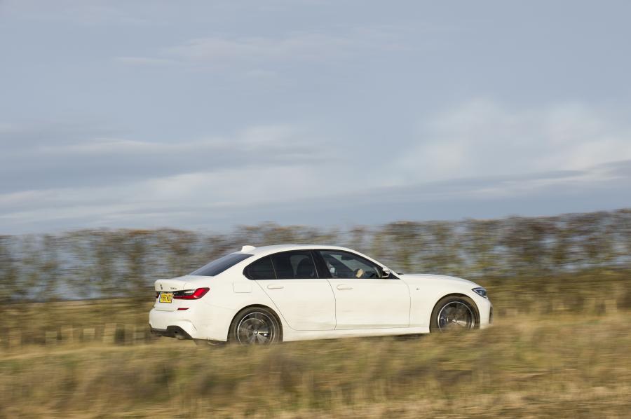  BMW 330e M Sport (G20) 2019 года  (UK) (фото 17 из 25)